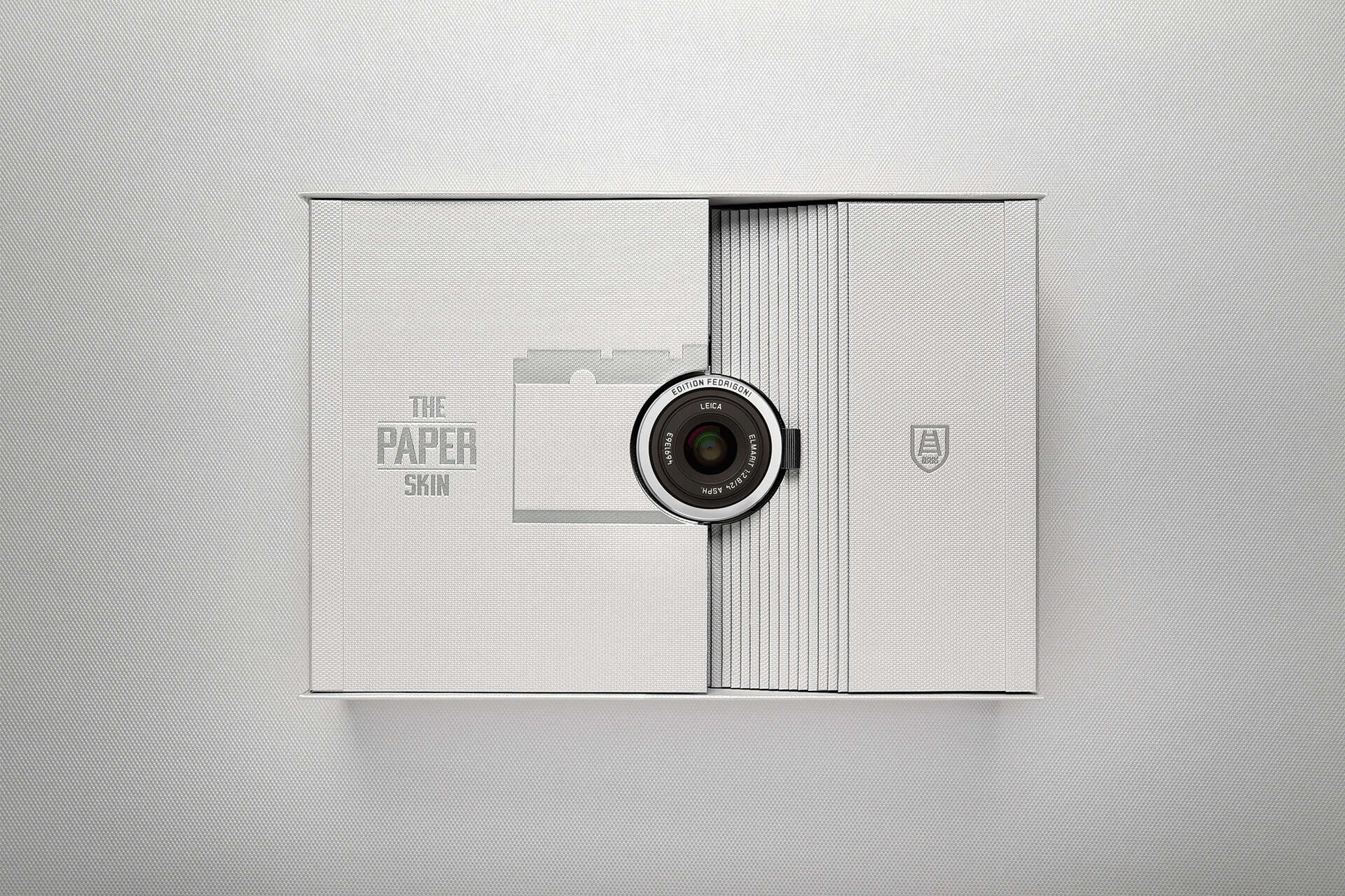 The Paper Skin leica kamera totale